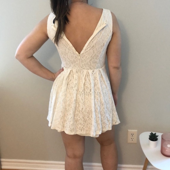 Short Off-White Lace Dress - Picture 2 of 4